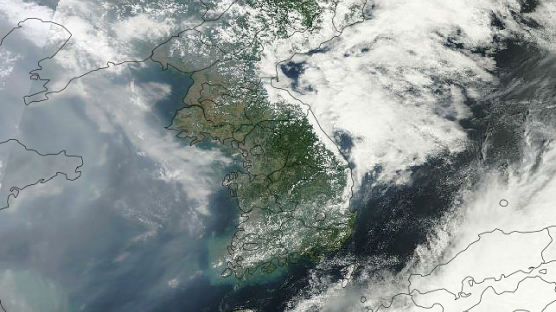 오랜 가뭄 한반도 위성사진 '한국만 왕따같아'