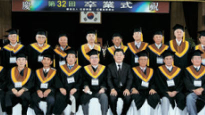 개성 송도고 ‘팔순의 32회 동기들’61년 만의 졸업식