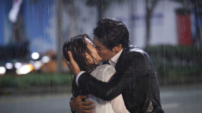김민준 박솔미, 대본 없이 빗속에서 격렬한 키스 