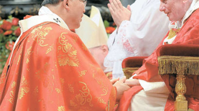 [사진] 교황 알현한 염수정 대주교