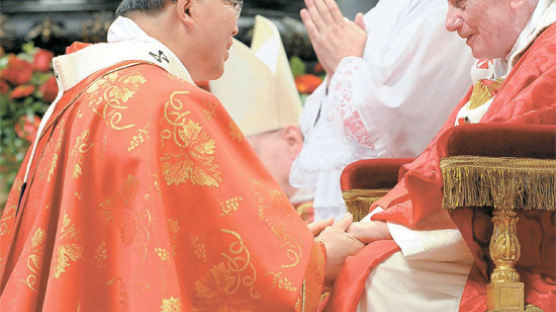[사진] 교황 알현한 염수정 대주교