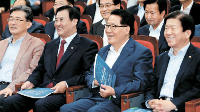 [사진] 국가재정포럼 참석한 국회의장단과 여야 지도부