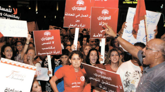 튀니지·모로코 민심, 다시 거리로 … 아랍의 봄 2라운드