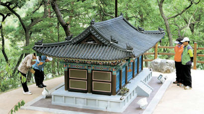 [사진] 한국기록원이 인정한 가장 작은 교회와 절