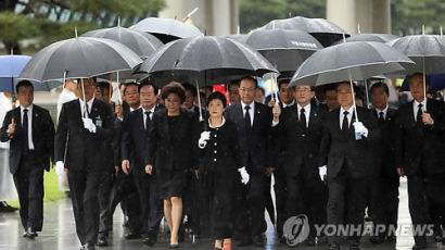 박근혜 "노무현 대통령 뵈러간다"