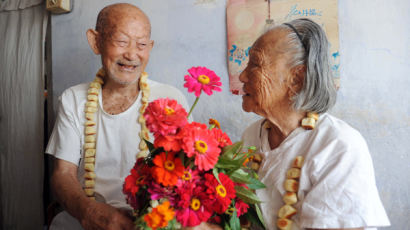 102세 남편, 99세 아내를…'이 남자의 사랑법'