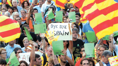 “돈 안 대주면 분리독립” 카탈루냐 150만 명 시위