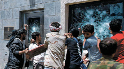 [사진] 예멘 미 대사관도 피습 … 이슬람 분노 전세계 확산