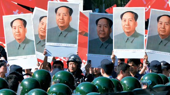[사진] ‘항일 아이콘’ 마오쩌둥까지 등장 … 격렬해지는 중국 시위