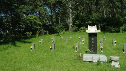 [현장에서] 버려진 미니 국군묘지 … 차별받는 전몰용사