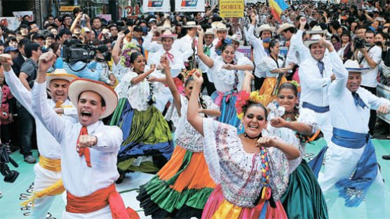 [사진] 23개국 6000명 한가위 말춤