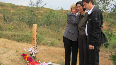 ‘52년 비극적 사랑’ 레나테 홍, 4년 만에 찾은 북한 땅 