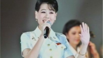 [사진] 北걸그룹, 김정은 참석 공연서 짧은 치마 입고…