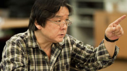 “일본의 전쟁 책임 묻는 연극 한국 땅에서 만들고 싶다”