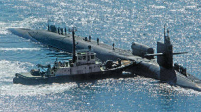 [사진] 미 핵잠수함 ‘오하이오함’ 부산 입항