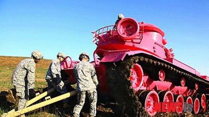 육군 핑크 탱크 '쇼킹', 유방암 홍보용?