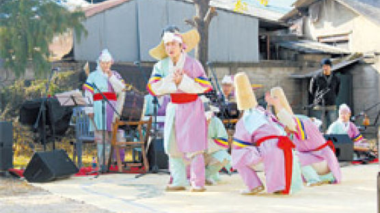 젊은 예술가 단체 ‘온주문화회’ … 도고면 주민들 초청 공연 펼쳐 