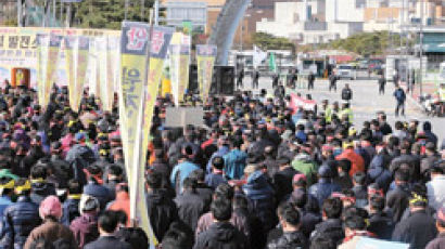 영광원전 앞 2500명 시위 … 전남, 정부에 민관조사단 요구