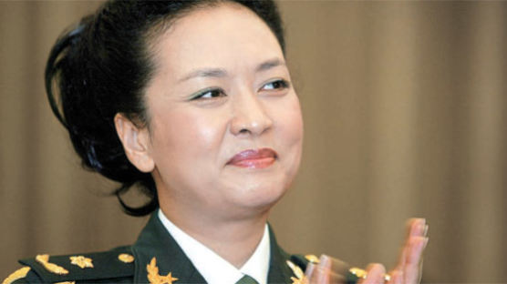 중국 ‘제1부인’ … 시진핑 내조하는 펑리위안