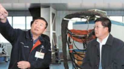 중국 젠-15기 첫 이착륙 성공 보며 세상 뜬 개발자 뤄양