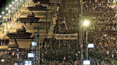 [사진] 이집트 반정부 시위대, 군과 대치