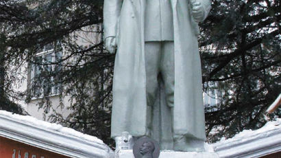 [사진] 돌아온 스탈린 동상