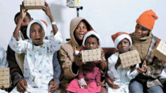 [사진] 아이티 파병 단비부대, 그들의 특별한 크리스마스 선물
