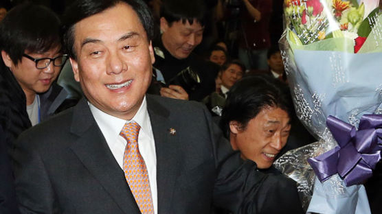 민주당 신임원내대표에 박기춘 의원 선출