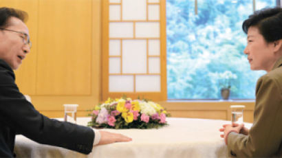 박근혜 “민생문제 해결 온 힘” MB “나도 마지막까지 … ”