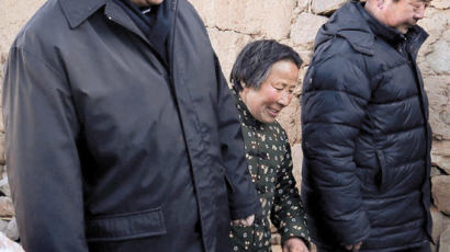 [사진] 빈민촌 찾은 시진핑 