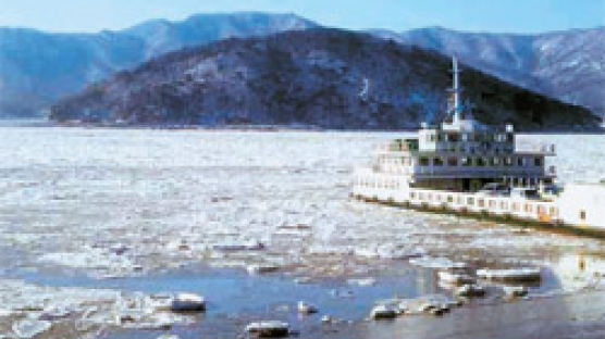 인천 앞바다에 때 이른 유빙 … 강화도 여객선 운항 차질