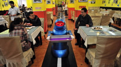[사진] 2시간 충전해 5시간 일하는 로봇 종업원