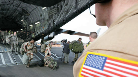 [사진] 미군 수송기 말리 투입