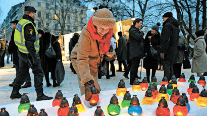 [사진] 유럽 곳곳 홀로코스트 추모 촛불