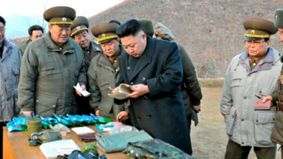 [사진] 김정은 핵실험 후 첫 부대 방문 … ＂쌓였던 피로 풀린다” 