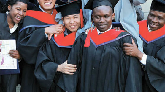 [사진] 우간다·케냐 유학생들 “총장님 최고”
