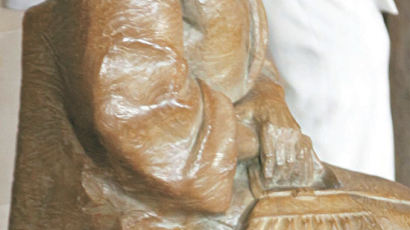 [사진] 미 의사당에 ‘흑인 인권운동 어머니’ 로자 파크스 동상