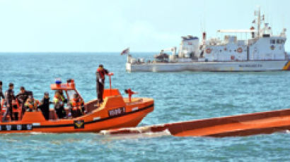 [사진] 진도 어선 침몰 원인은 뺑소니 사고 … LPG 운반선 항해사 체포
