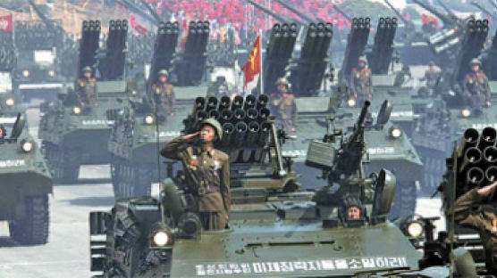 [사진] 2010년 연평도 공격했던 방사포, 북한 노동신문 1면에 등장