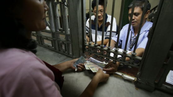 [사진] 필리핀, 극빈층 보호 위해 현금지급