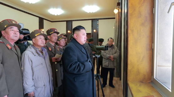 [사진] 김정은 잇단 서해 포병부대 방문