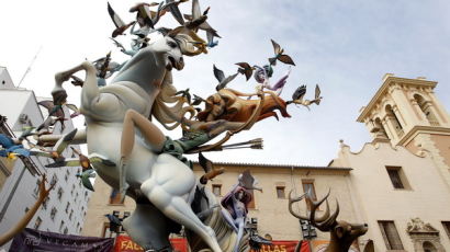 [사진] 스페인 팔라스 축제에 등장한 유명인사 인형