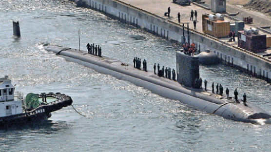 [사진] 미 핵잠수함 부산항 입항