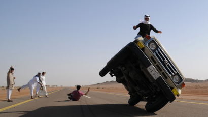 車 두 바퀴로…사우디 젊은이들의 흔한 취미