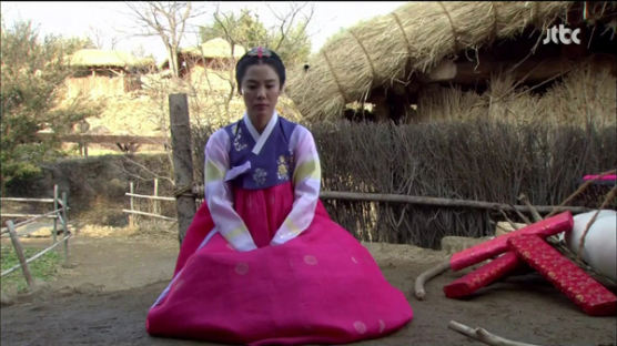 '꽃들의 전쟁' 김현주, 고혹적인 춤사위 눈길