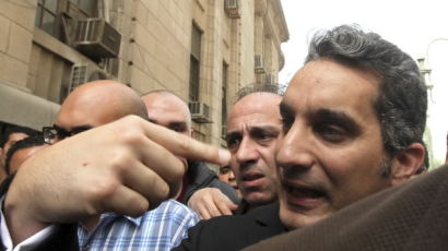 [사진] 이집트 유명 정치풍자가 구속