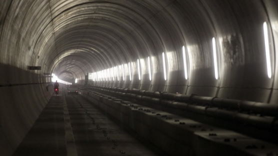 [사진] 세계에서 가장 긴 열차터널 건설