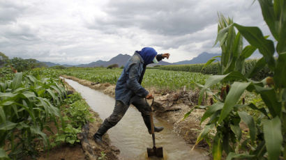 [사진] 사막화 지역에서 농업혁명을 만드는 페루 용수로 공사