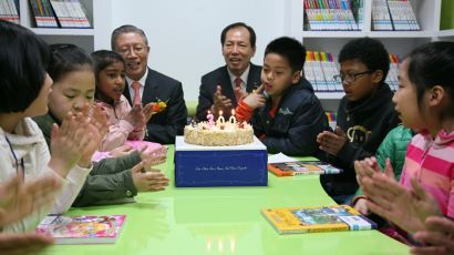 신한카드, 다문화지역아동센터에 300번째 아름人도서관 지원