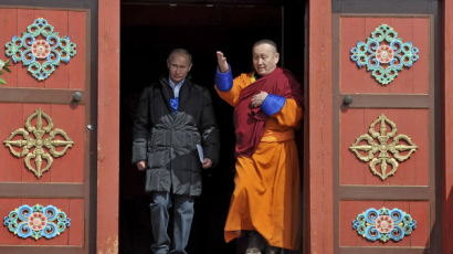[사진] 불교사원 방문한 푸틴 러시아 대통령